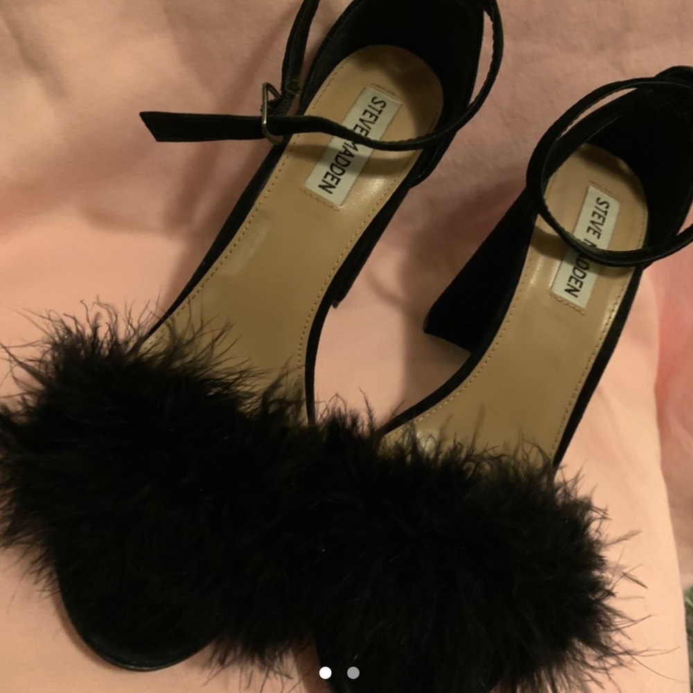 STEVE MADDEN fluffy feather heels